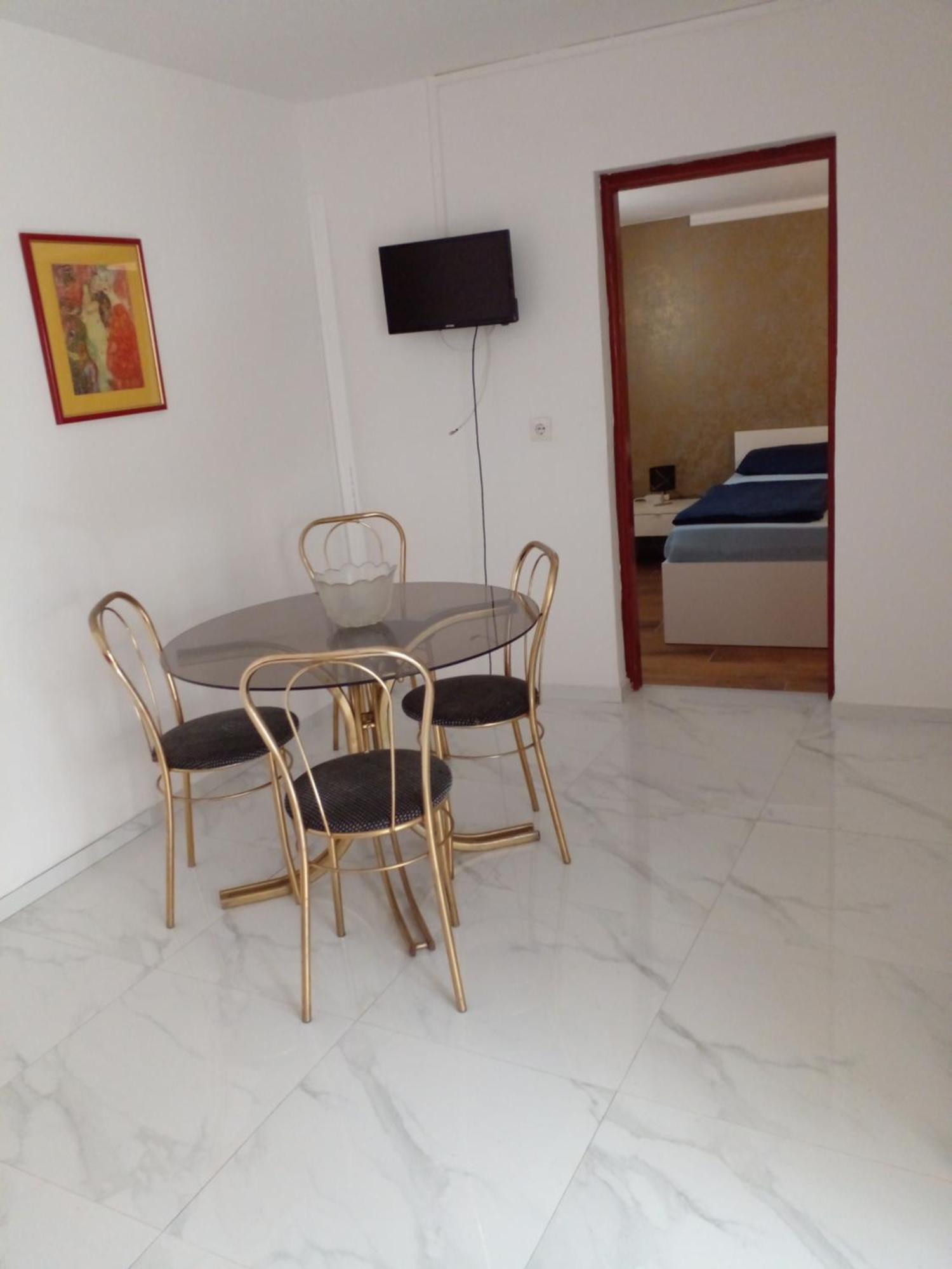 Apartmani Marijanovic Vir Exterior photo